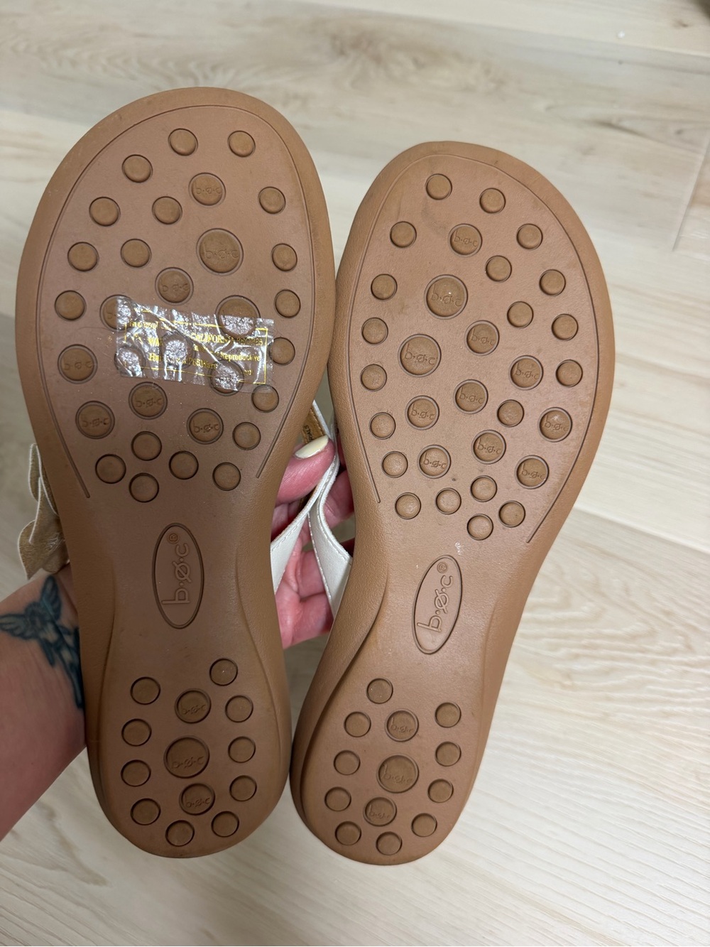 b.o.c. Cream Floral Leather Slide Sandals - Picture 2 of 3